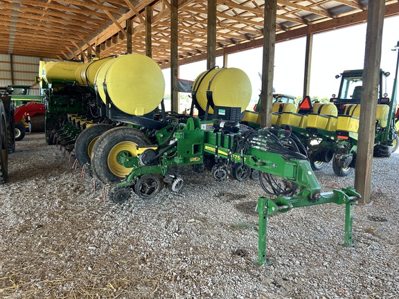 Photo of 2017 John Deere 1775NT