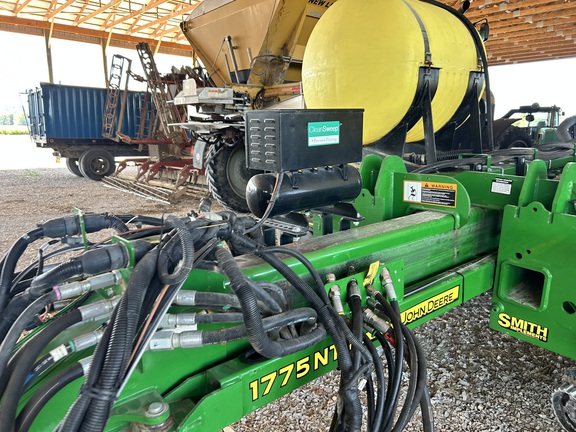 Photo of 2017 John Deere 1775NT