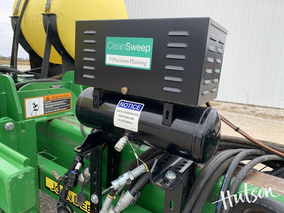 Photo of 2017 John Deere 1775NT