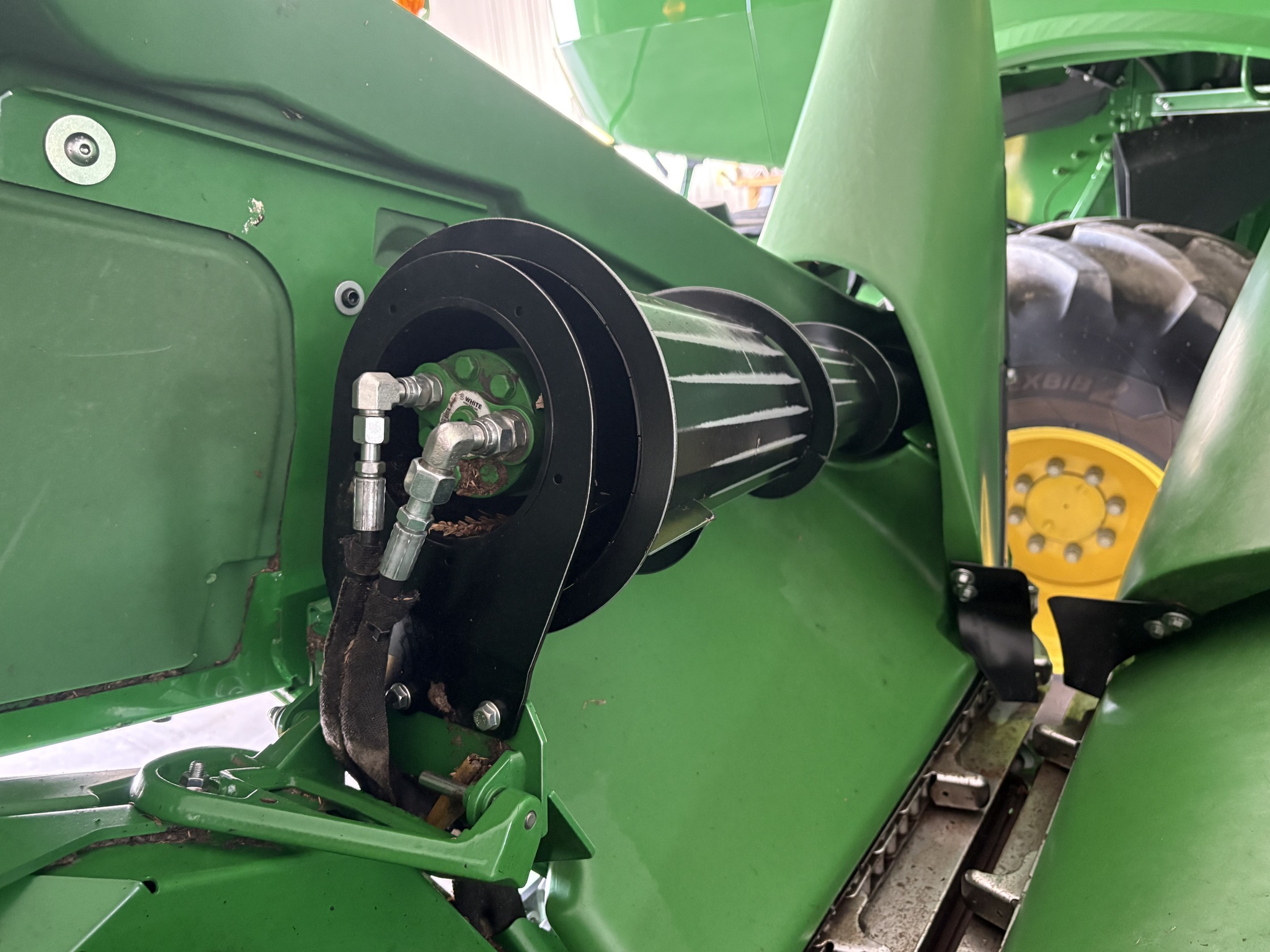2023 John Deere C8R Image 7