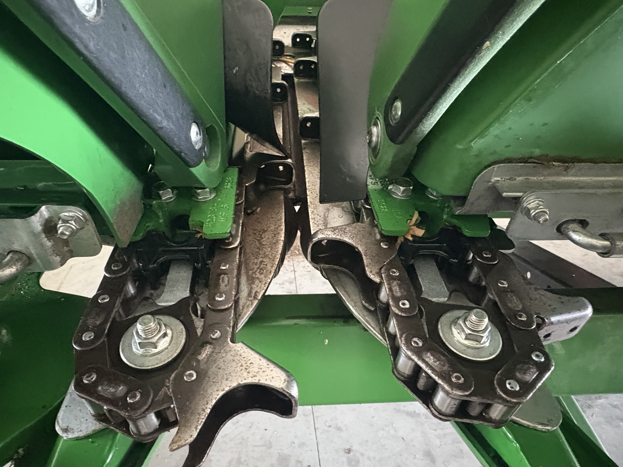 2023 John Deere C8R Image 14