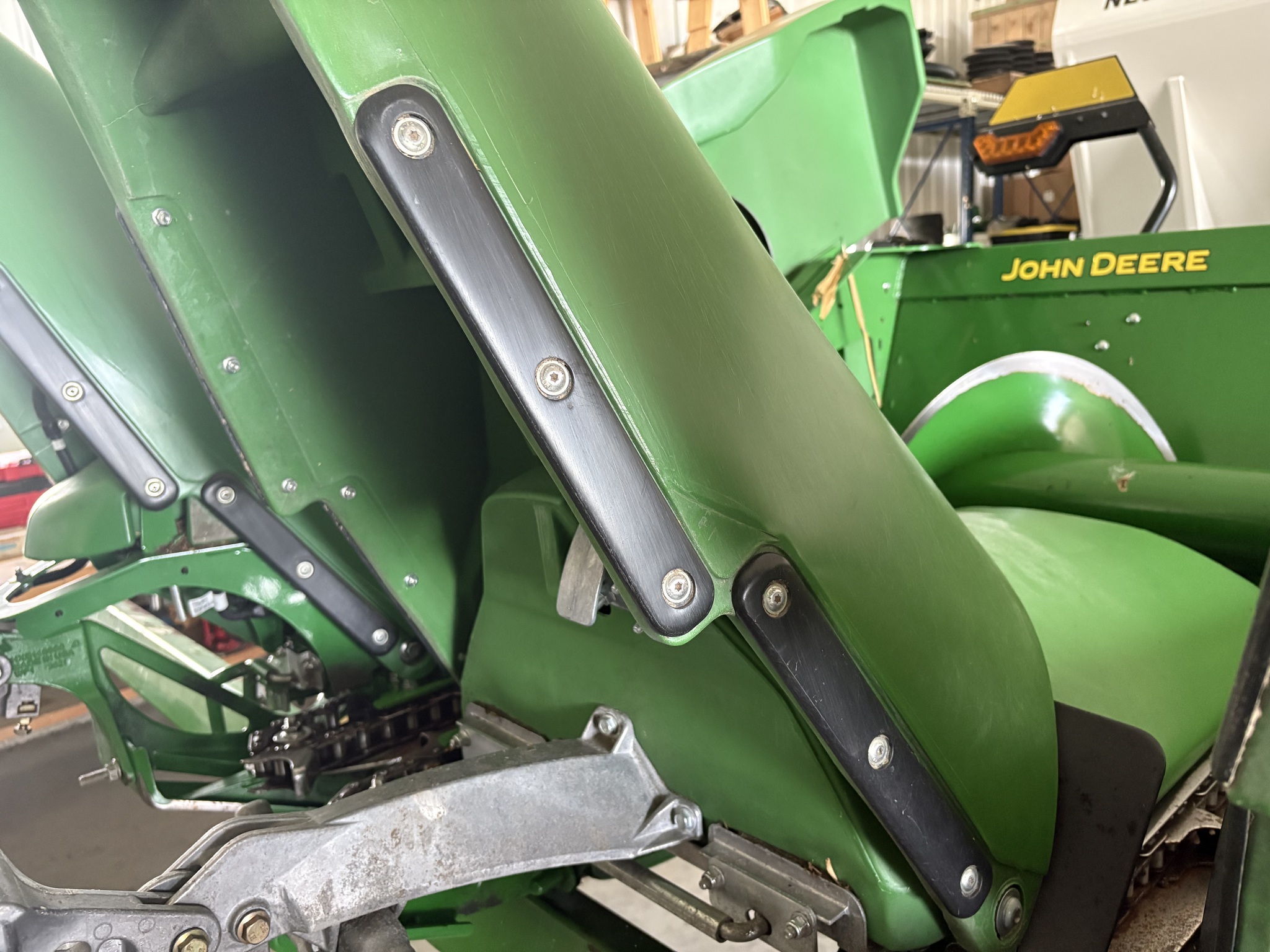 2023 John Deere C8R Image 19