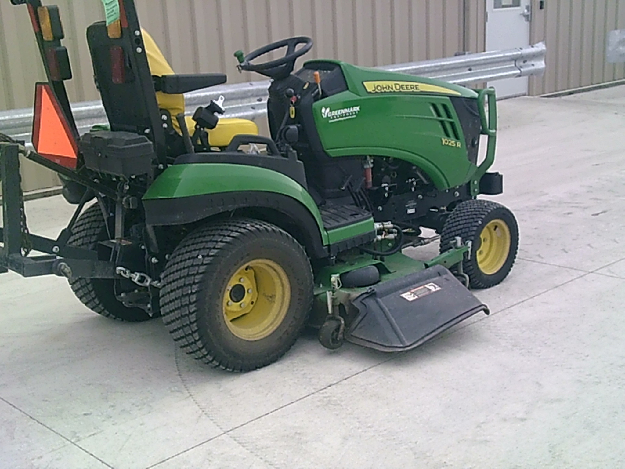 2023 John Deere 1025R Image 3