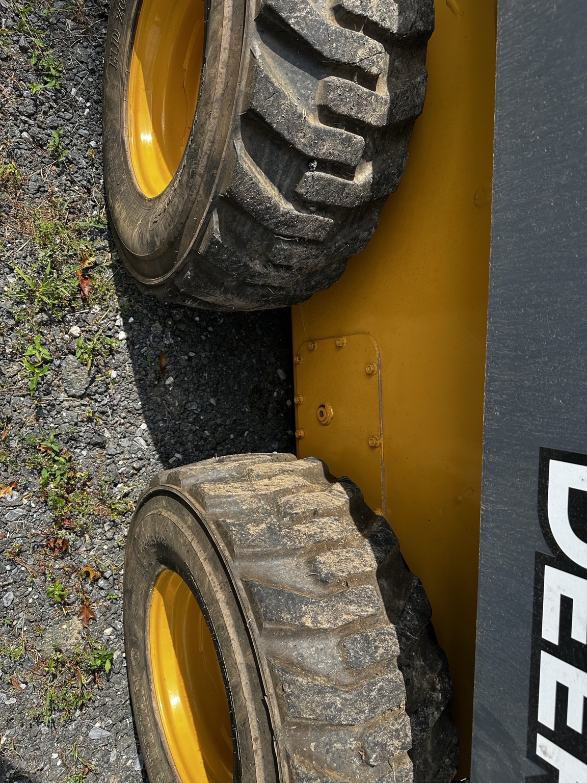 2021 John Deere 324G Image 7