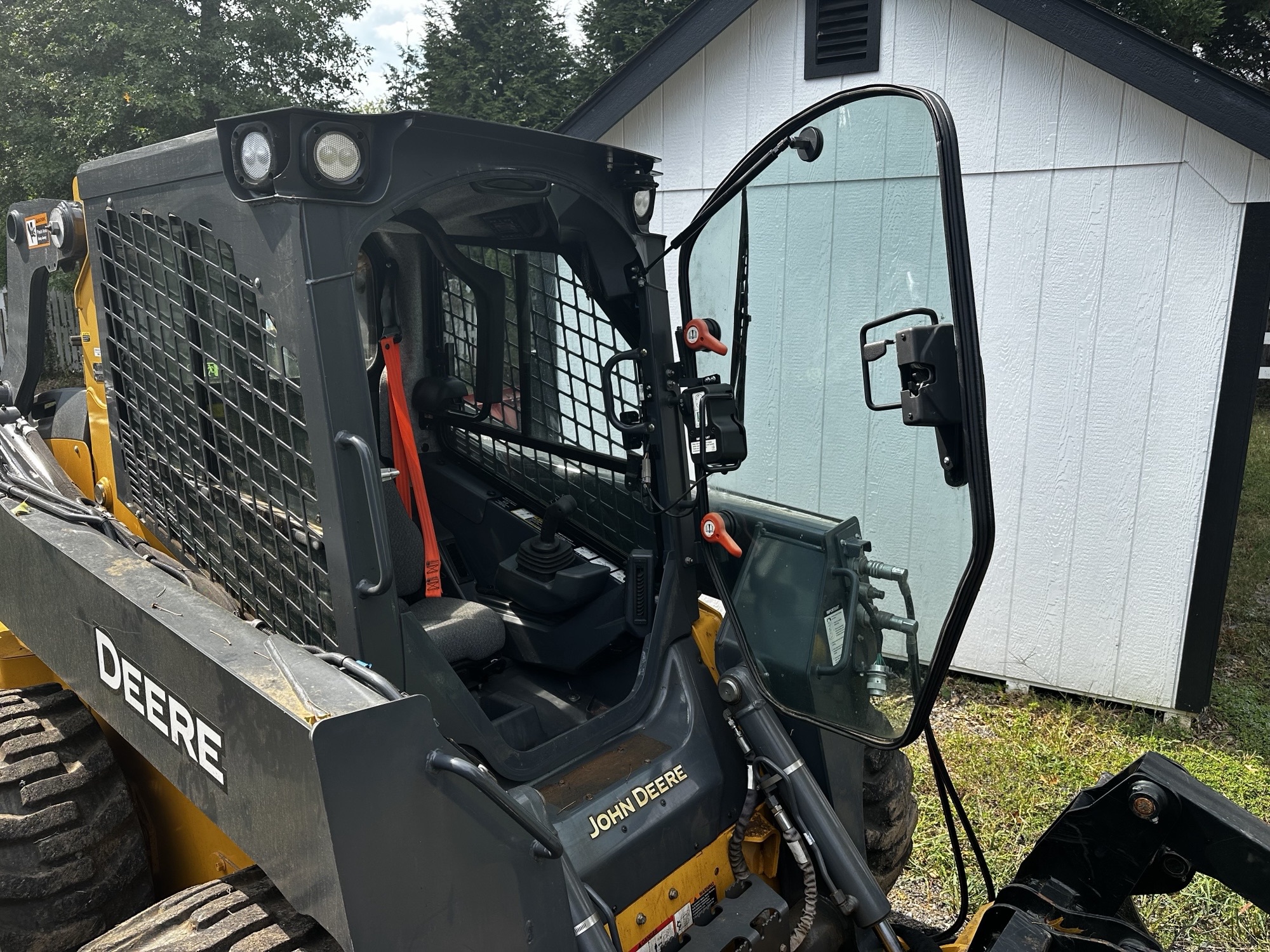 2021 John Deere 324G Image 9