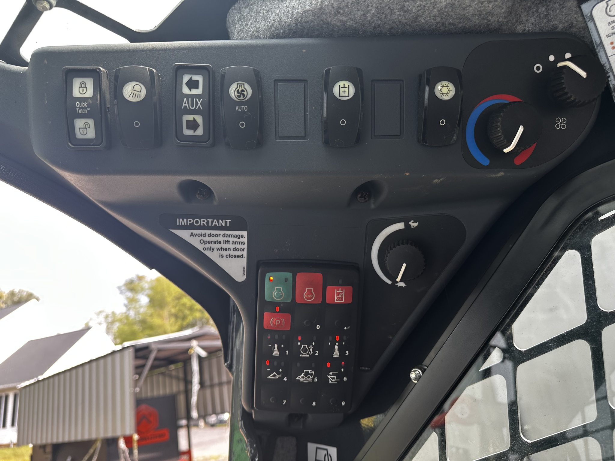 2021 John Deere 324G Image 10