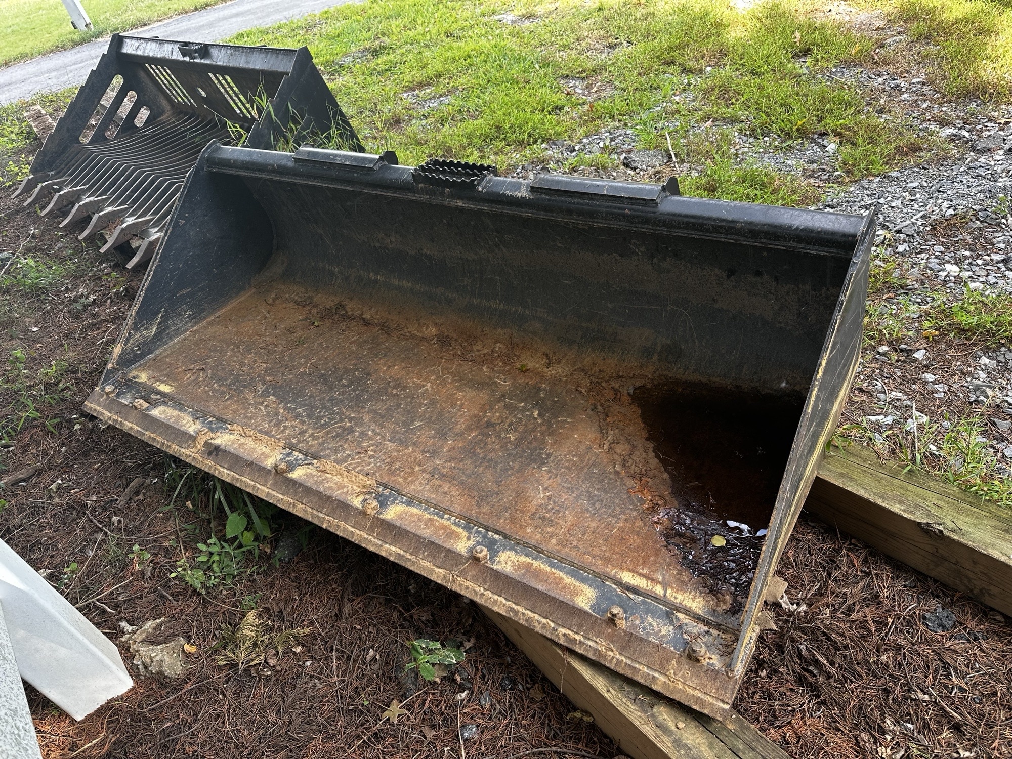 2021 John Deere 324G Image 12