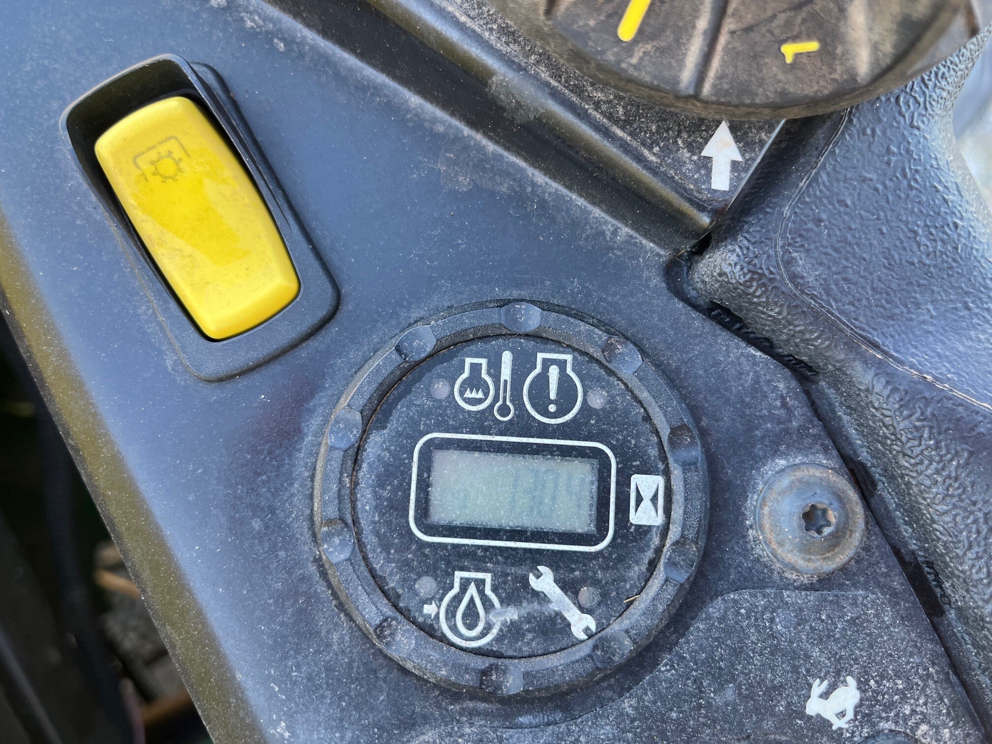 2023 John Deere Z930M Image 9