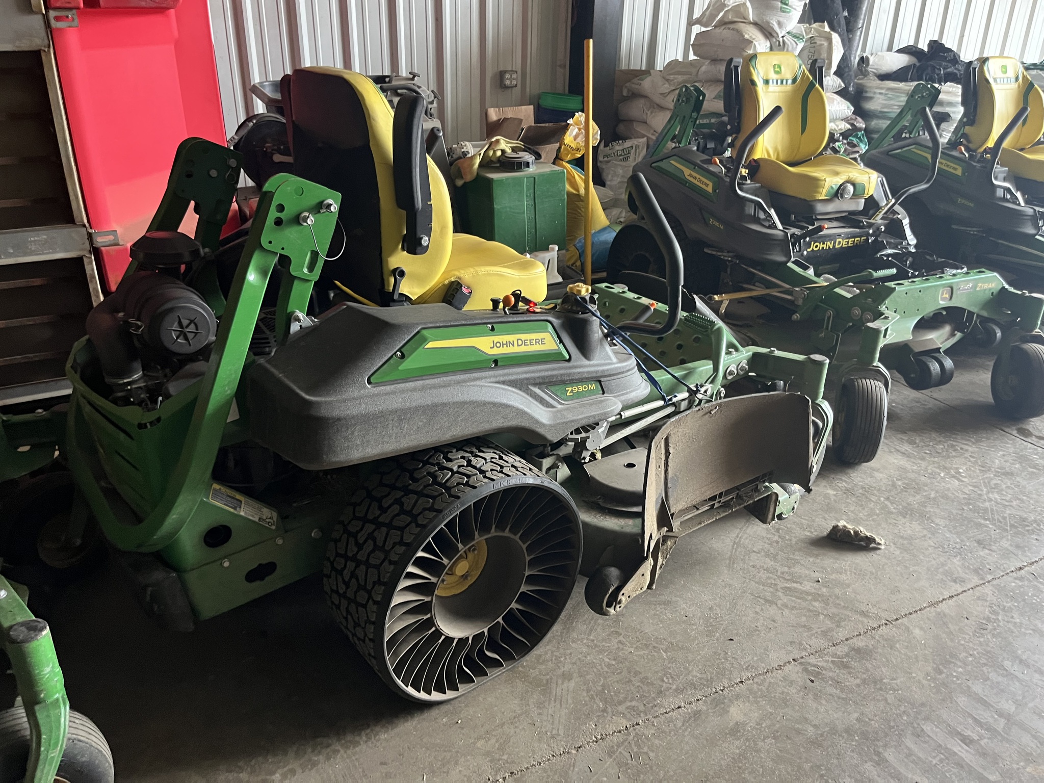 2024 John Deere Z930M Image 1