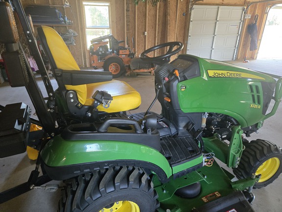 Photo of 2022 John Deere 1025R