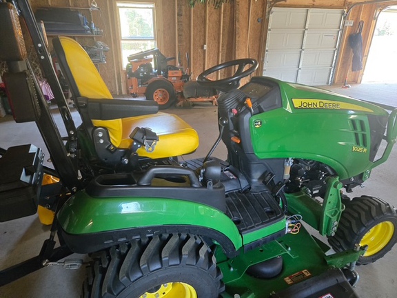 Photo of 2022 John Deere 1025R