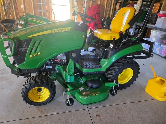 Photo of 2022 John Deere 1025R