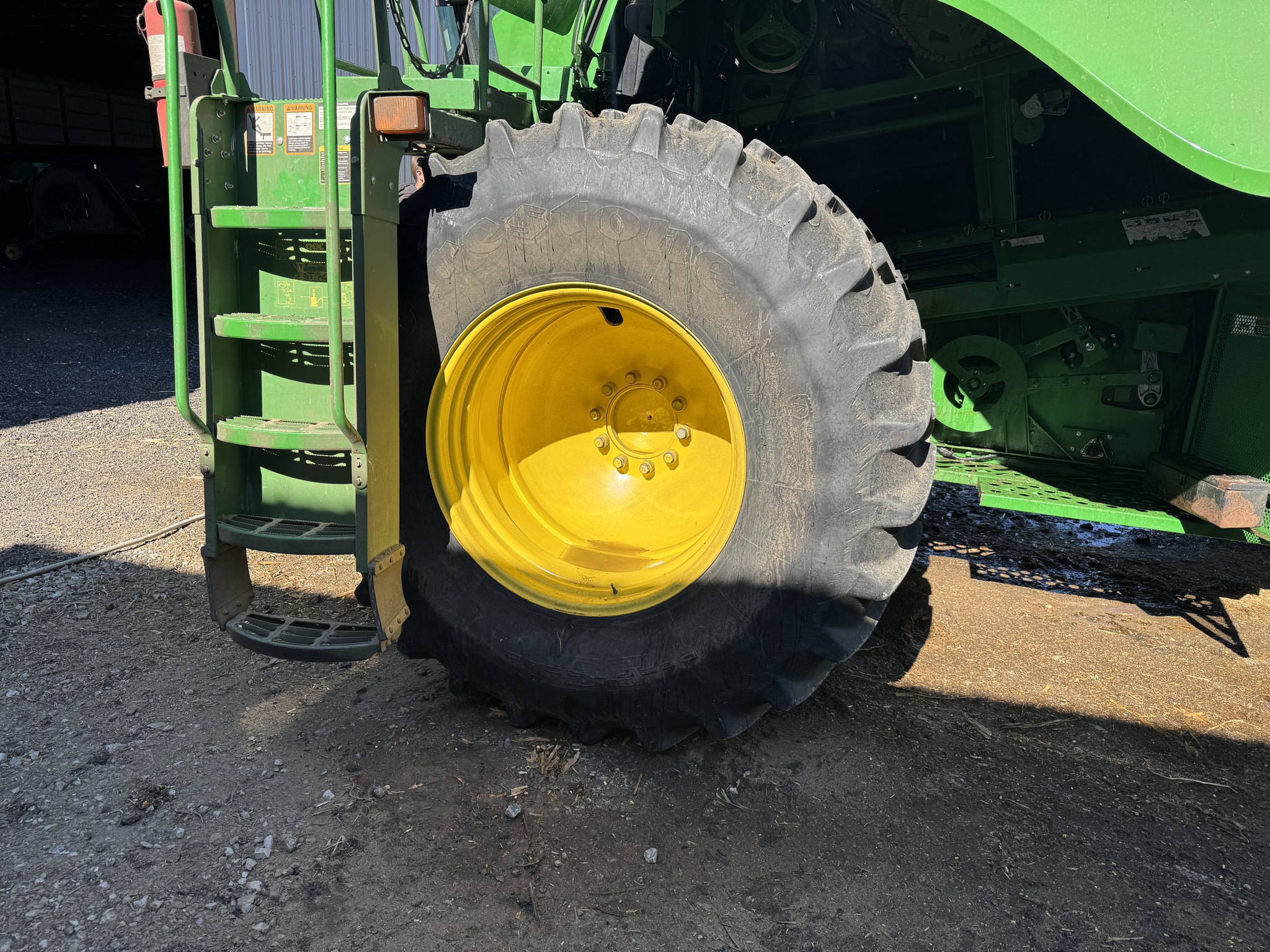 2013 John Deere S680 Image 16