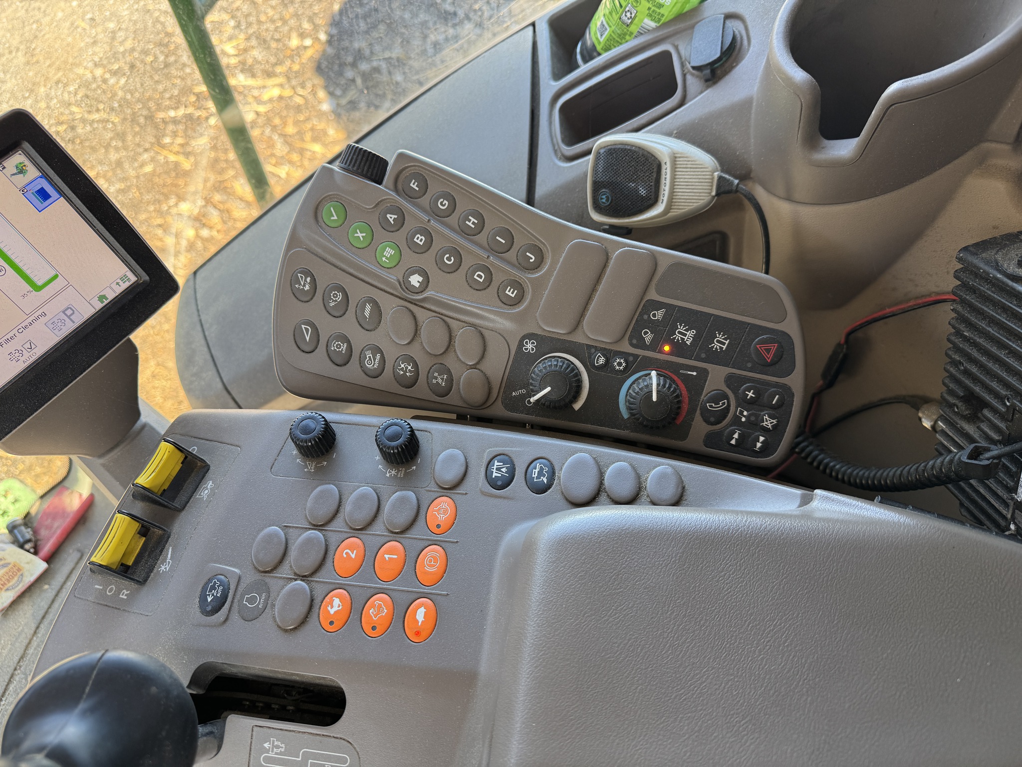 2013 John Deere S680 Image 26