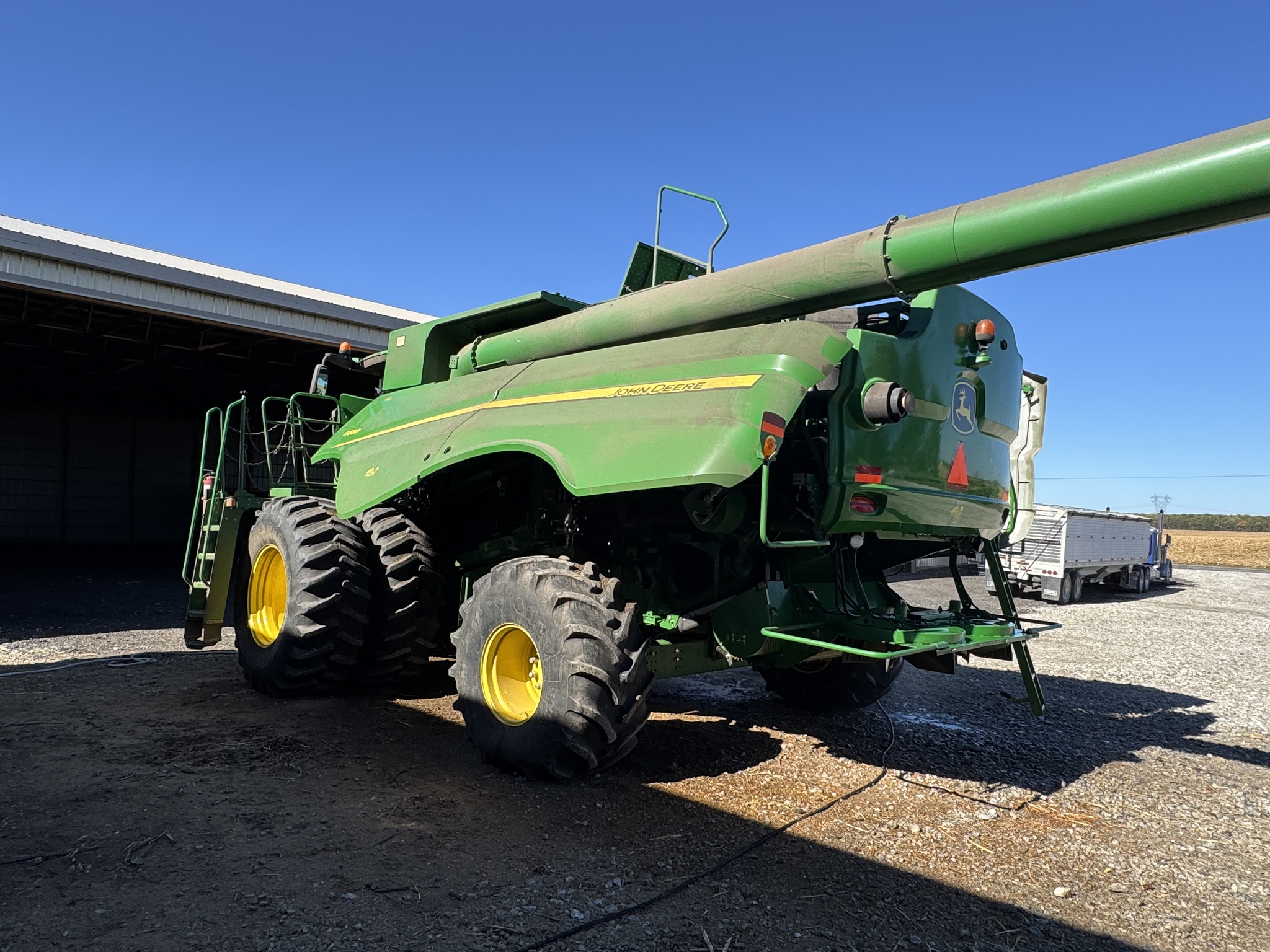 2013 John Deere S680 Image 28