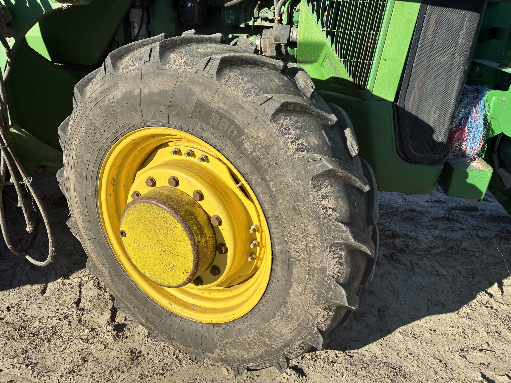 1996 John Deere 8200 Image 10