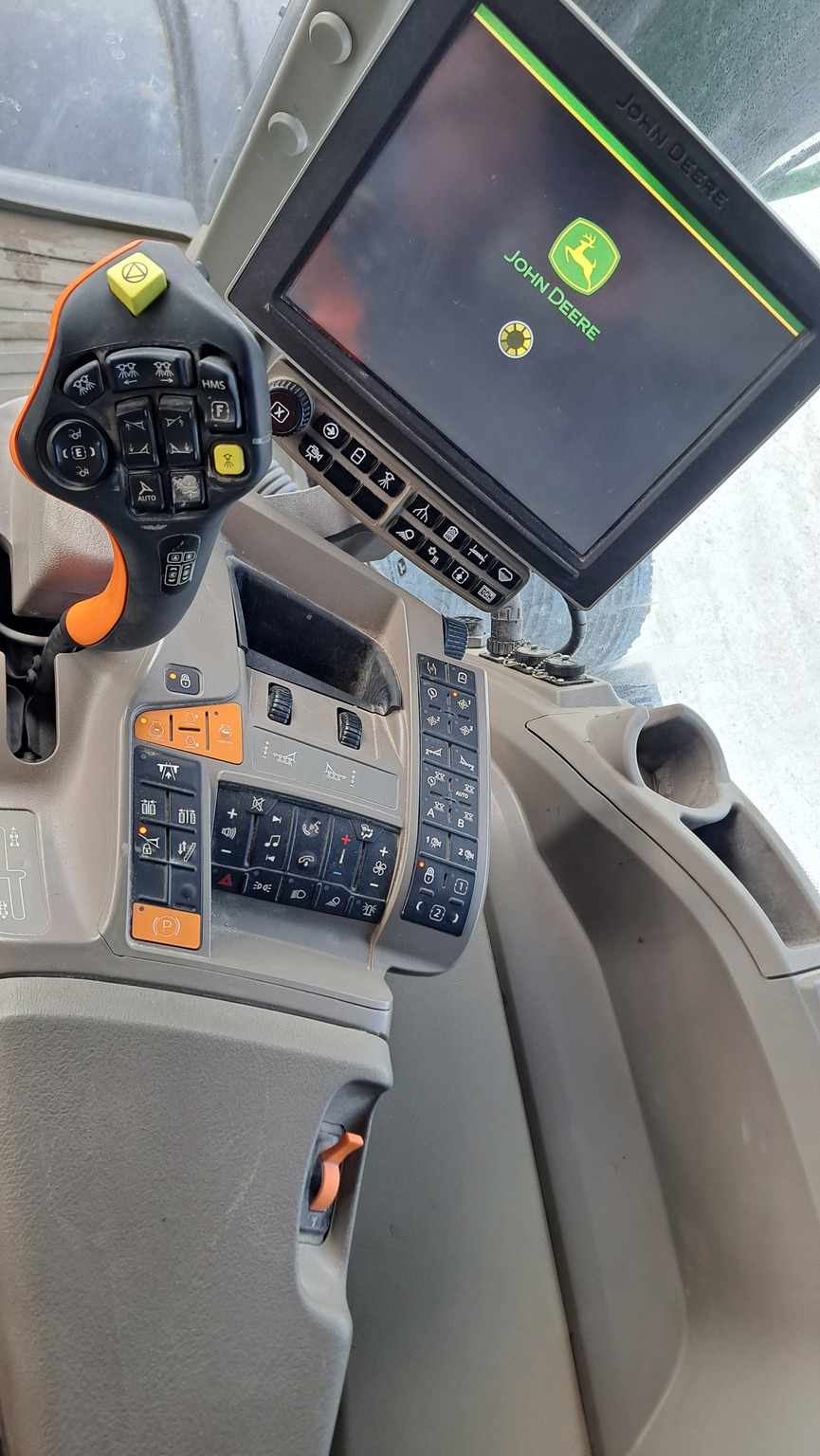  2022 John Deere 800R at Heritage Tractor in Galesburg, IL