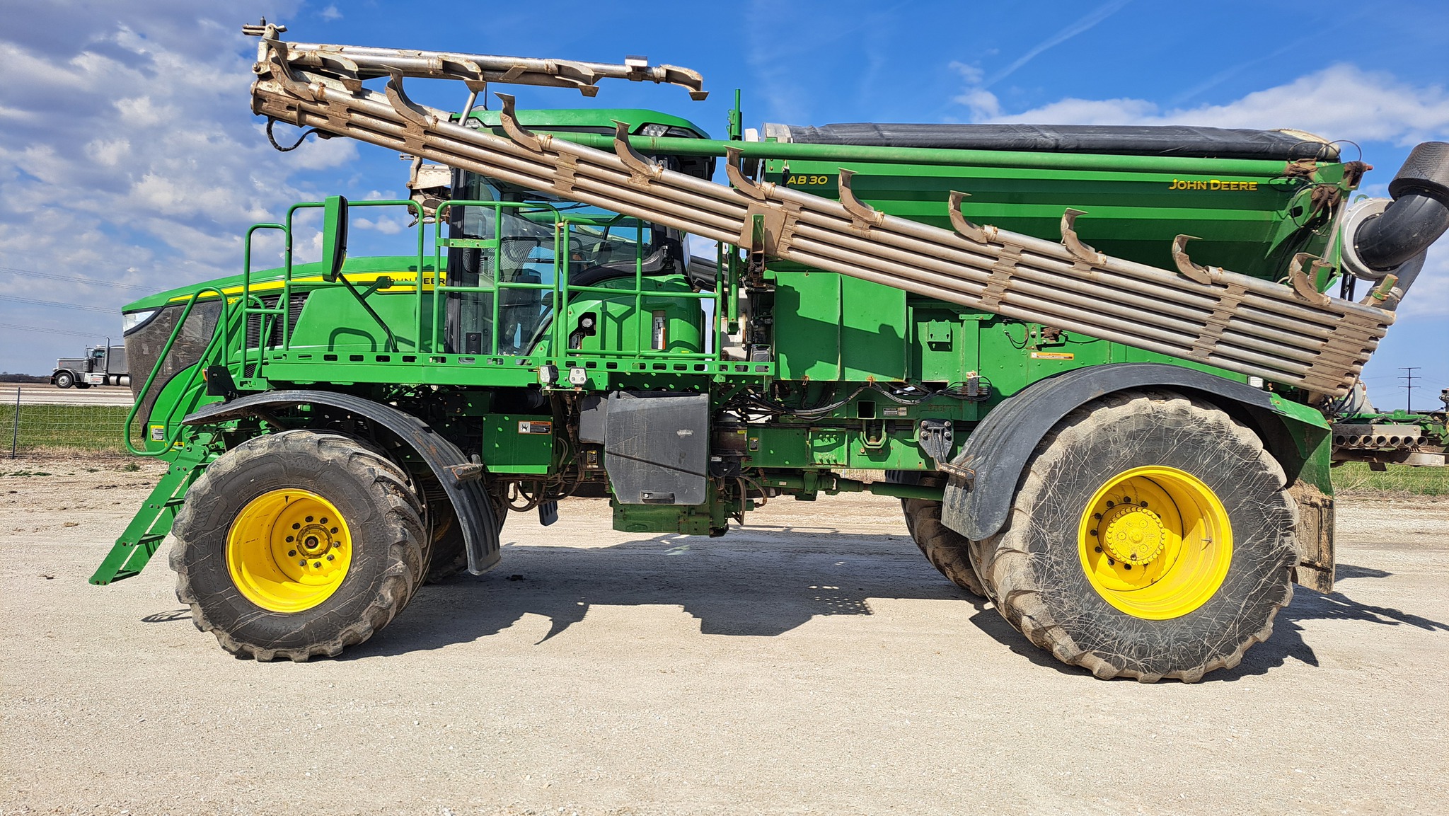  2022 John Deere 800R at Heritage Tractor in Galesburg, IL