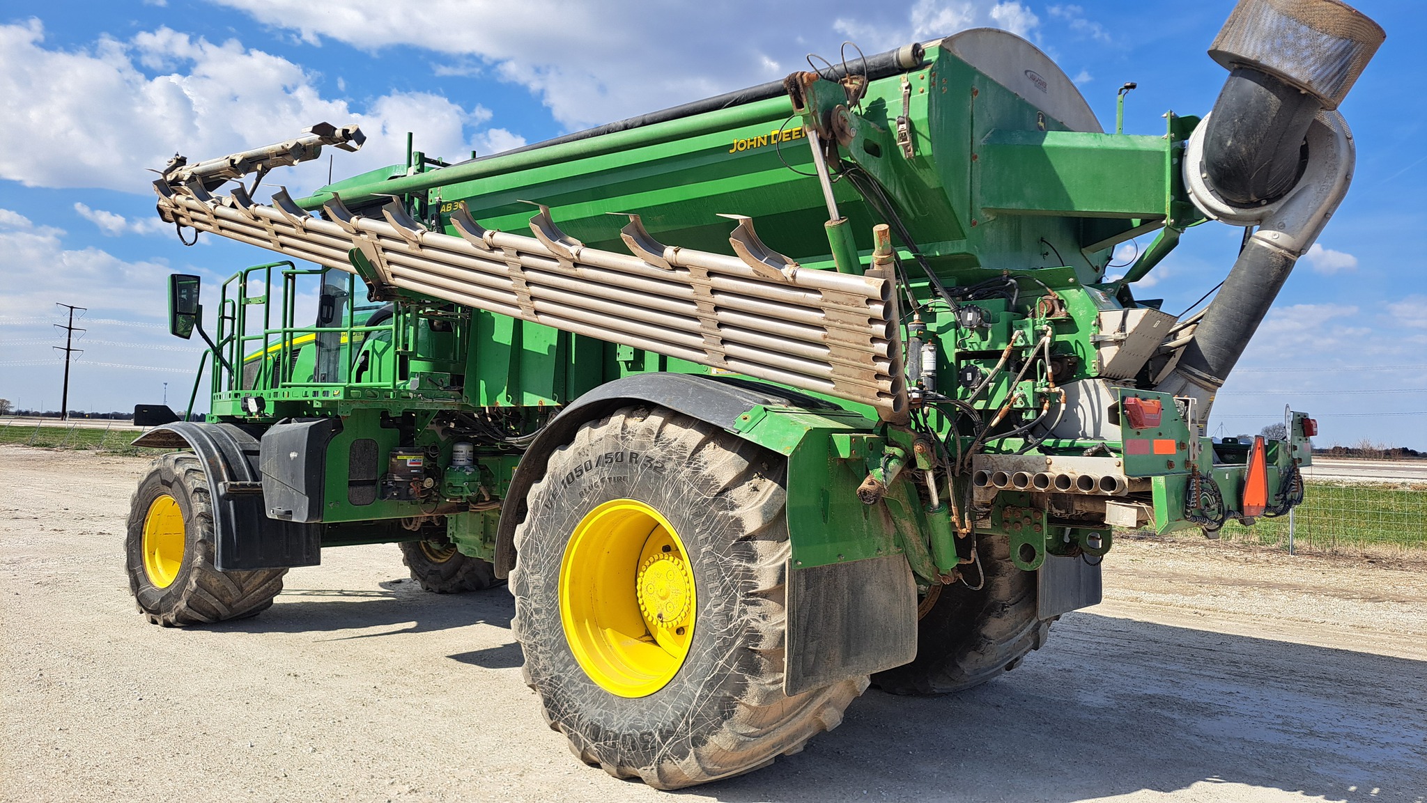  2022 John Deere 800R at Heritage Tractor in Galesburg, IL