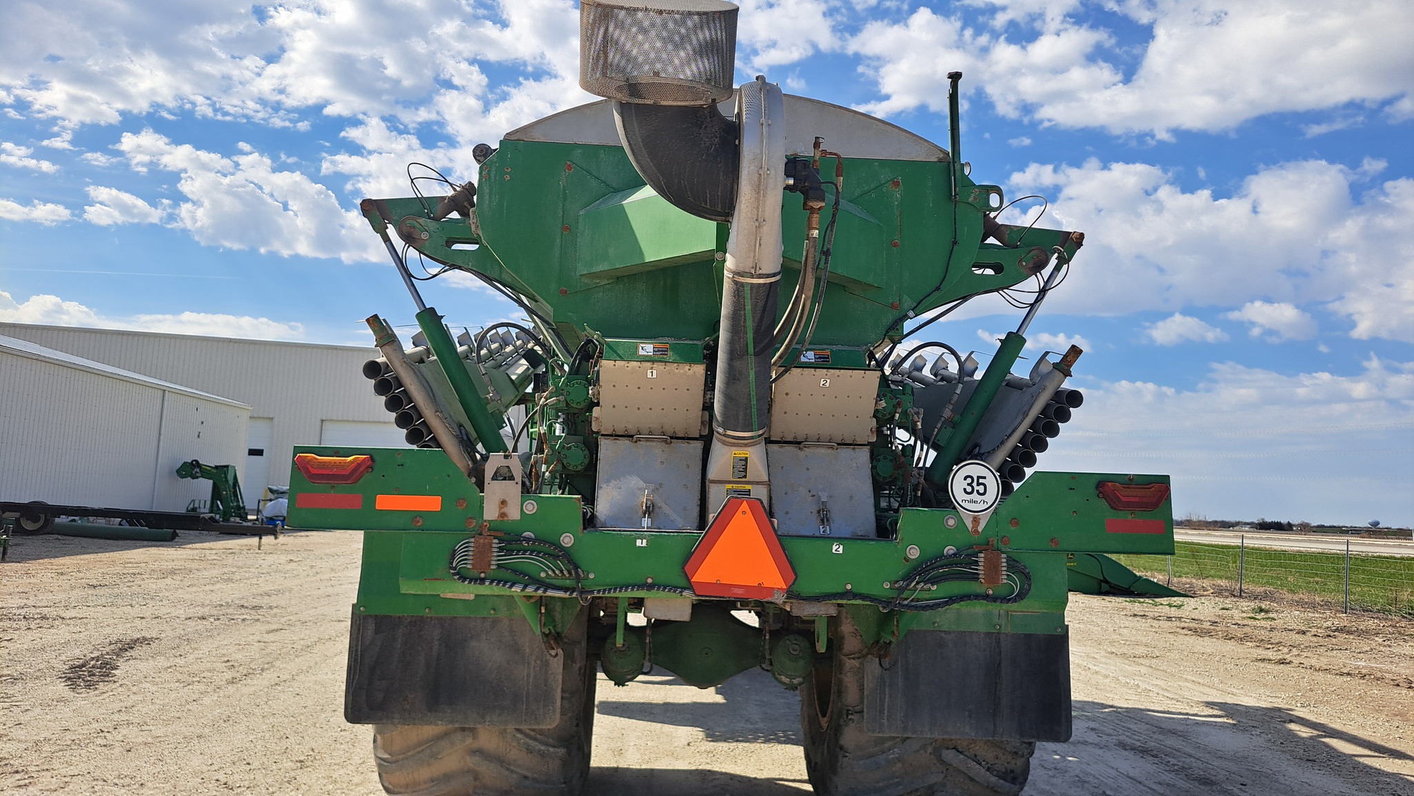  2022 John Deere 800R at Heritage Tractor in Galesburg, IL