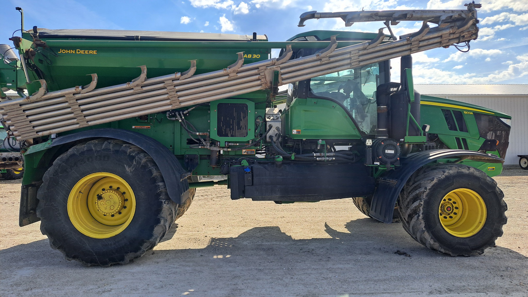  2022 John Deere 800R at Heritage Tractor in Galesburg, IL