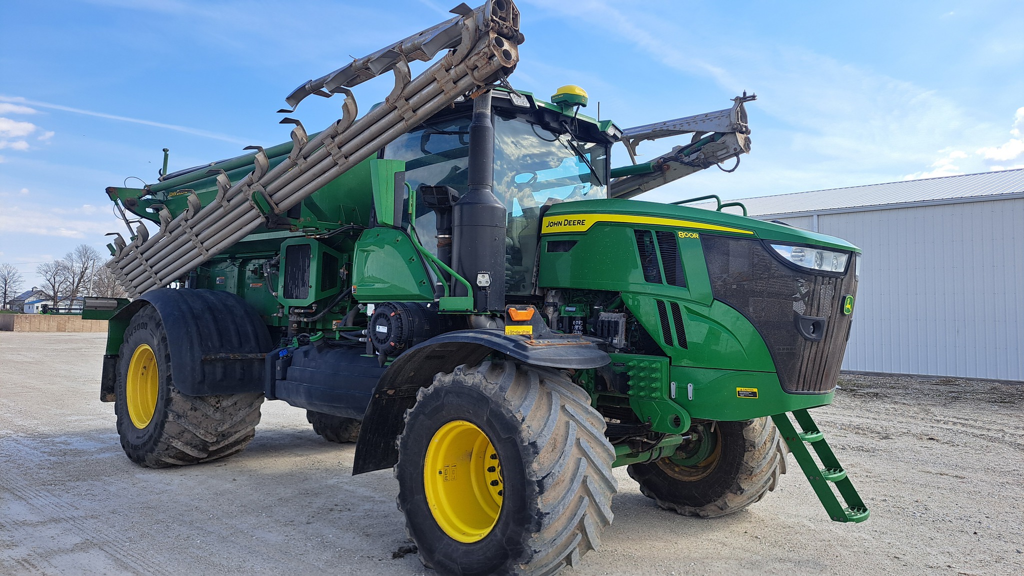  2022 John Deere 800R at Heritage Tractor in Galesburg, IL