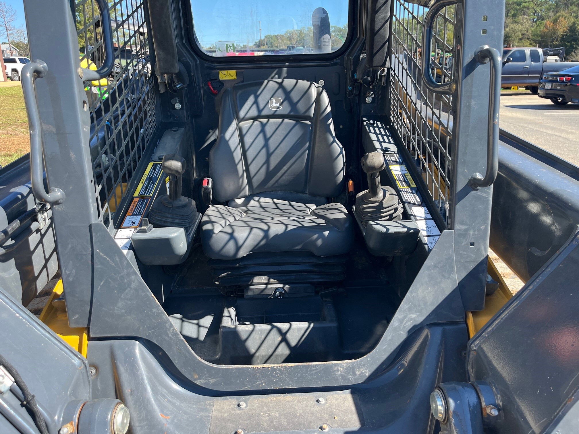 2021 John Deere 325G Image 6