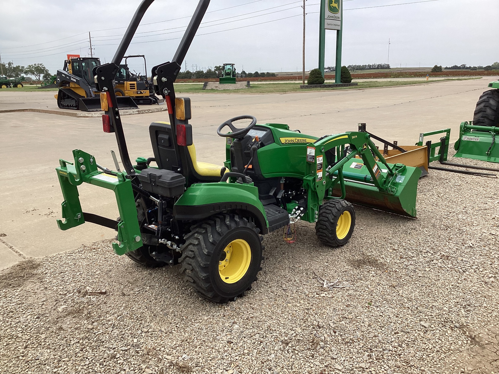 2021 John Deere 1023E Image 5