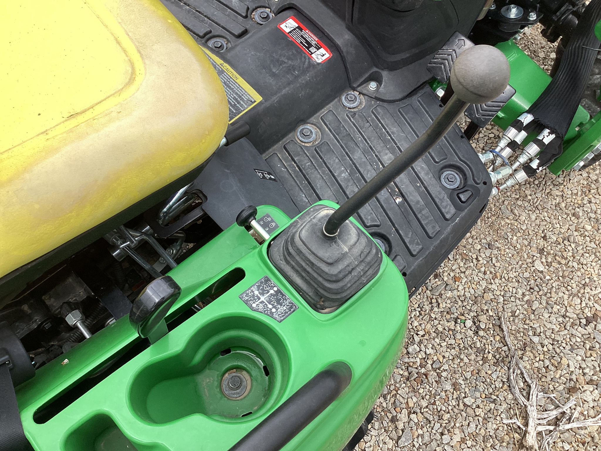 2021 John Deere 1023E Image 11