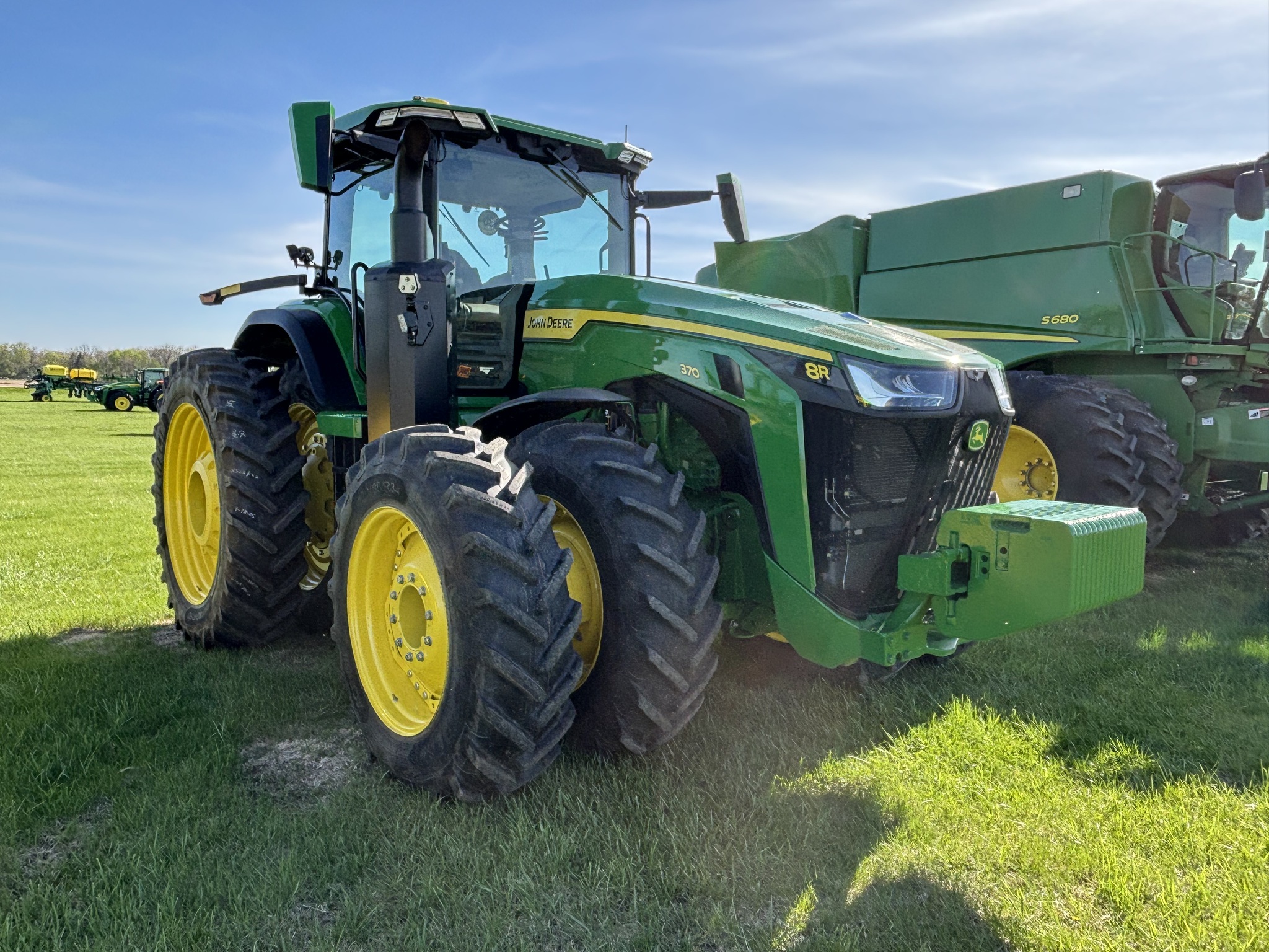  2025 John Deere 8R 370 at Heritage Tractor in Lacon, IL