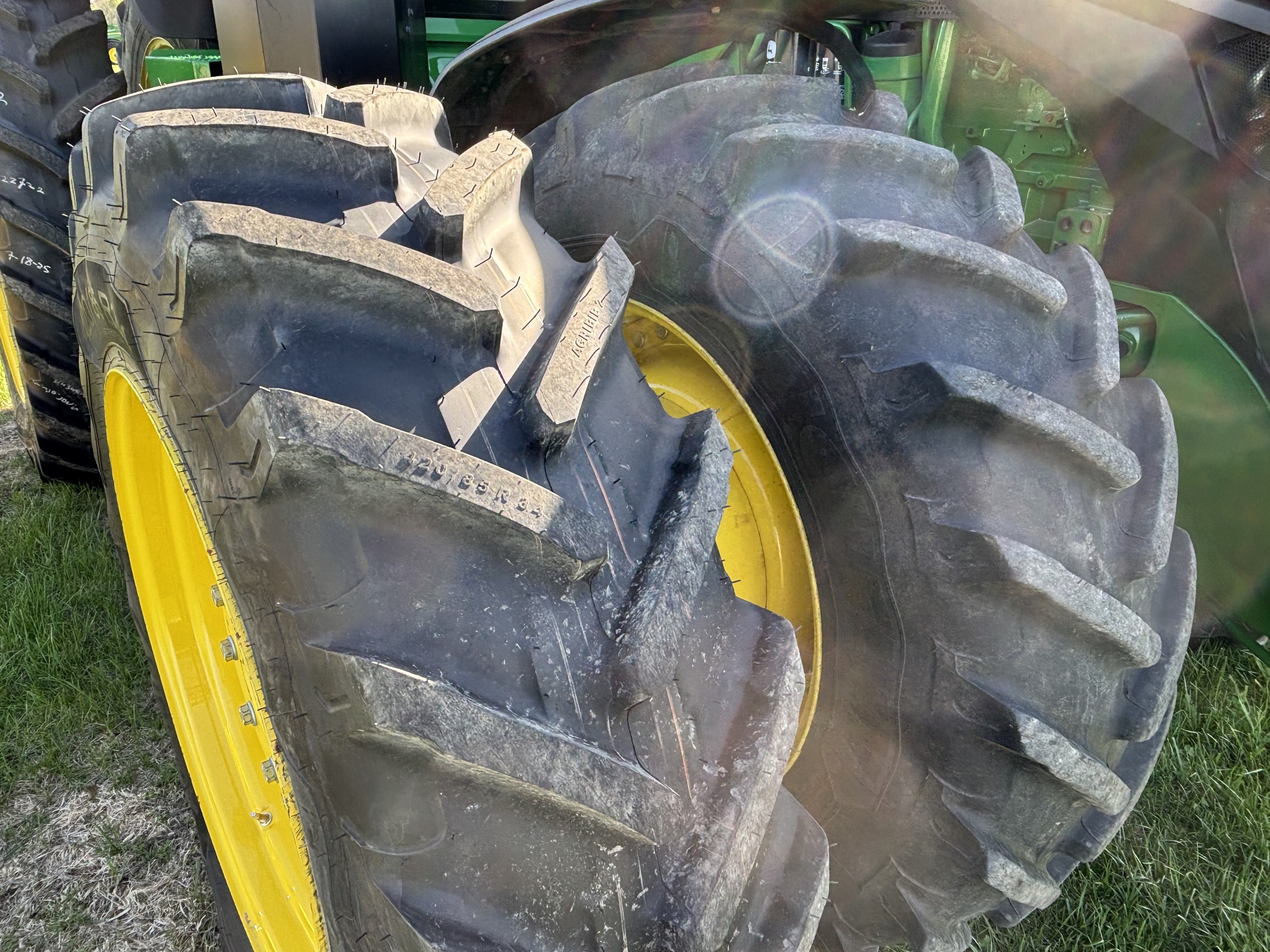  2025 John Deere 8R 370 at Heritage Tractor in Lacon, IL