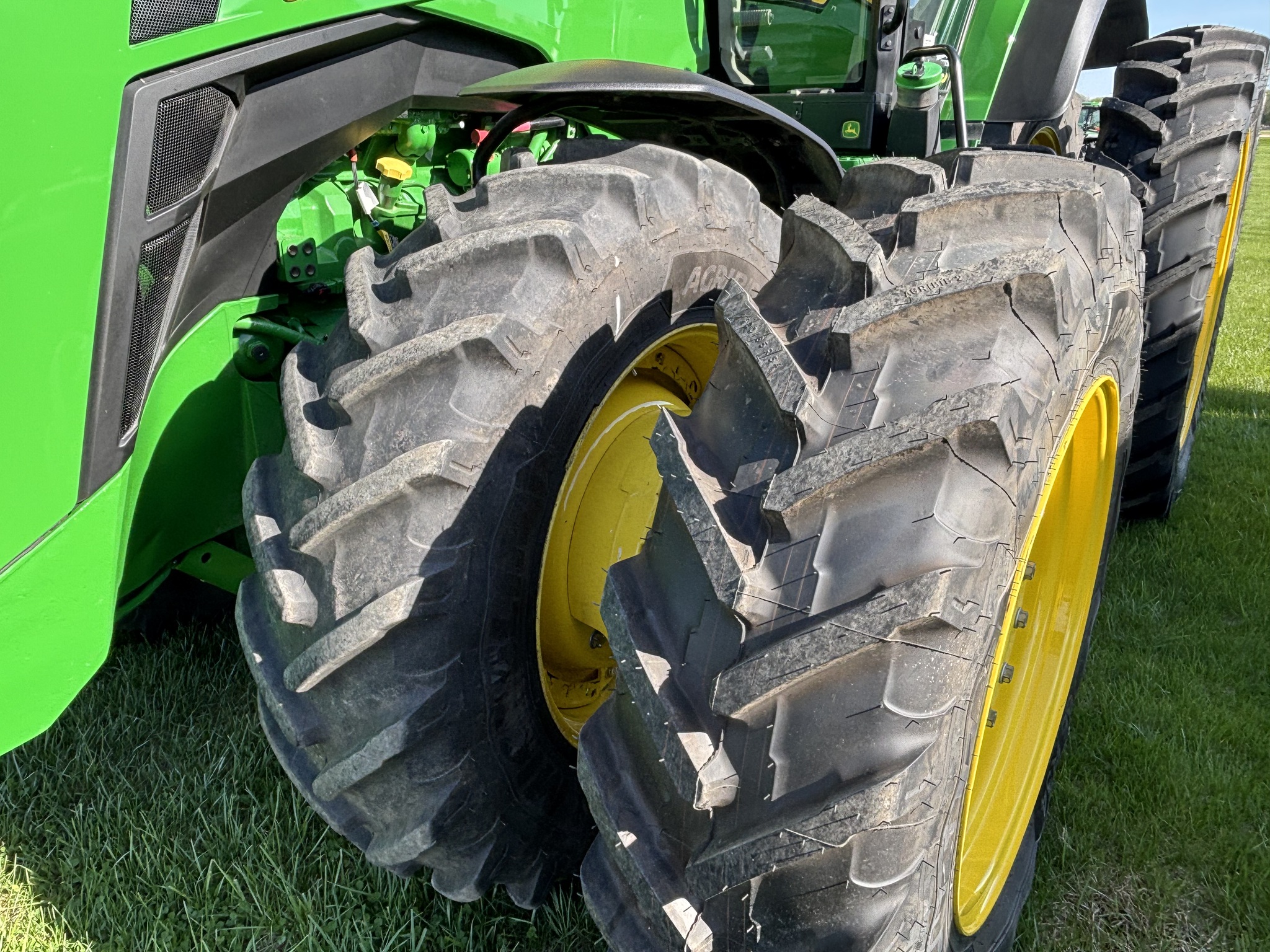  2025 John Deere 8R 370 at Heritage Tractor in Lacon, IL