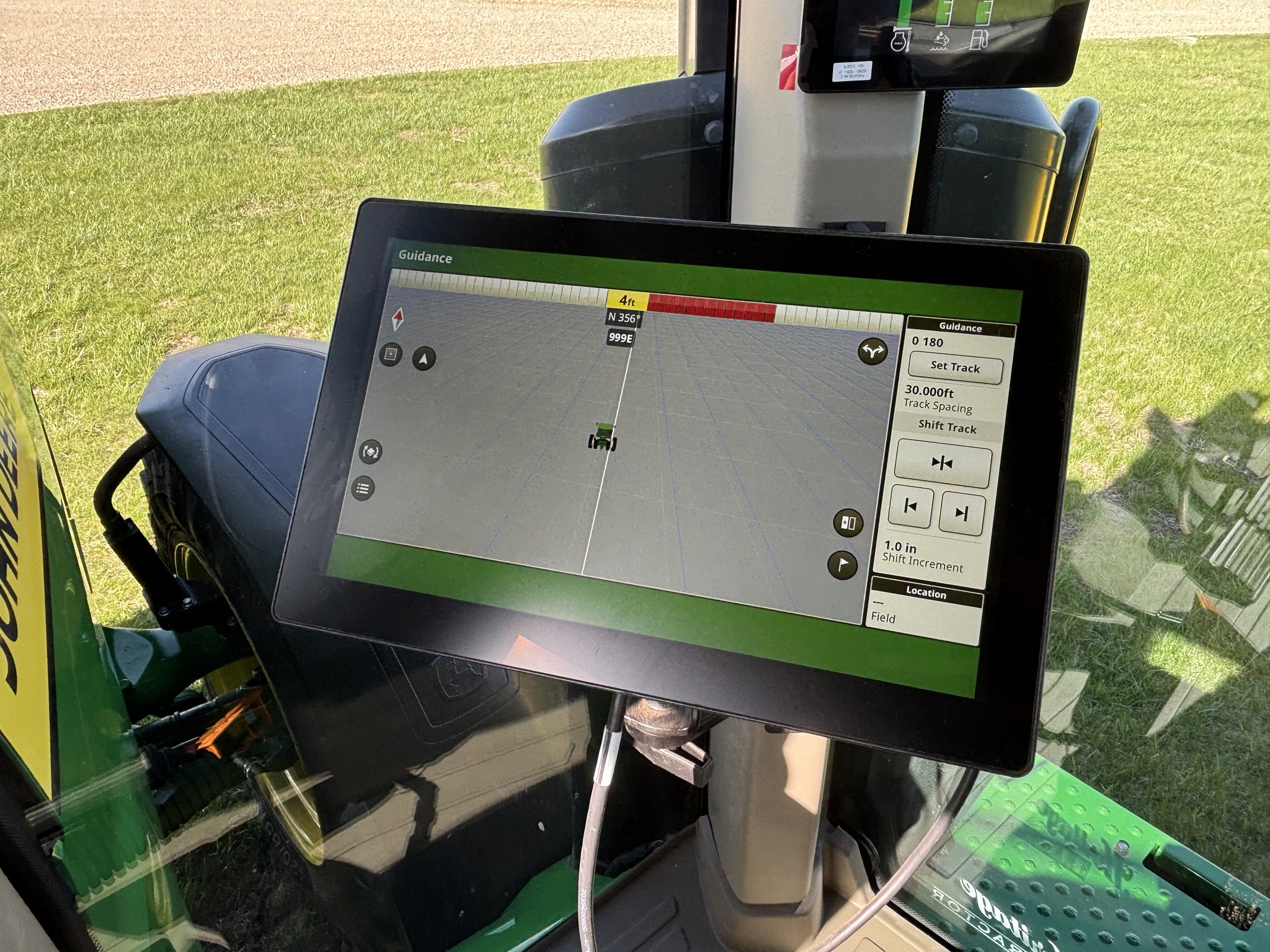  2025 John Deere 8R 370 at Heritage Tractor in Lacon, IL