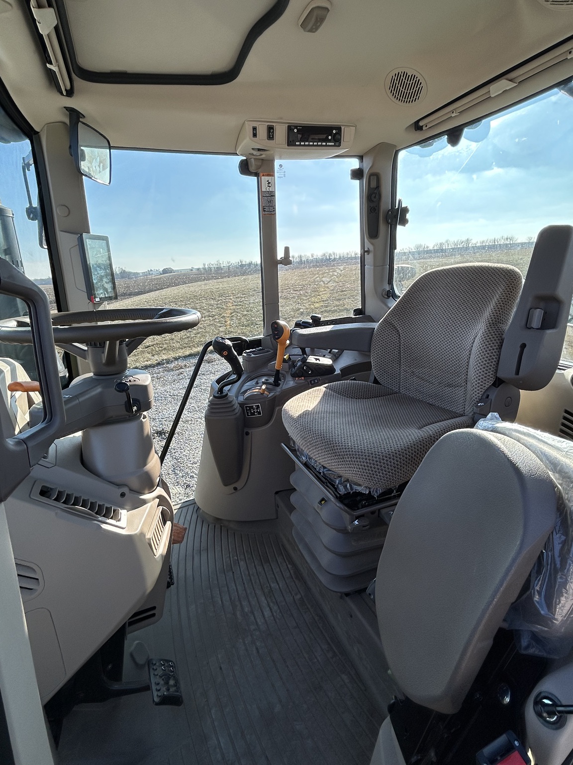  2025 John Deere 6M 125 at Heritage Tractor in Macomb, IL