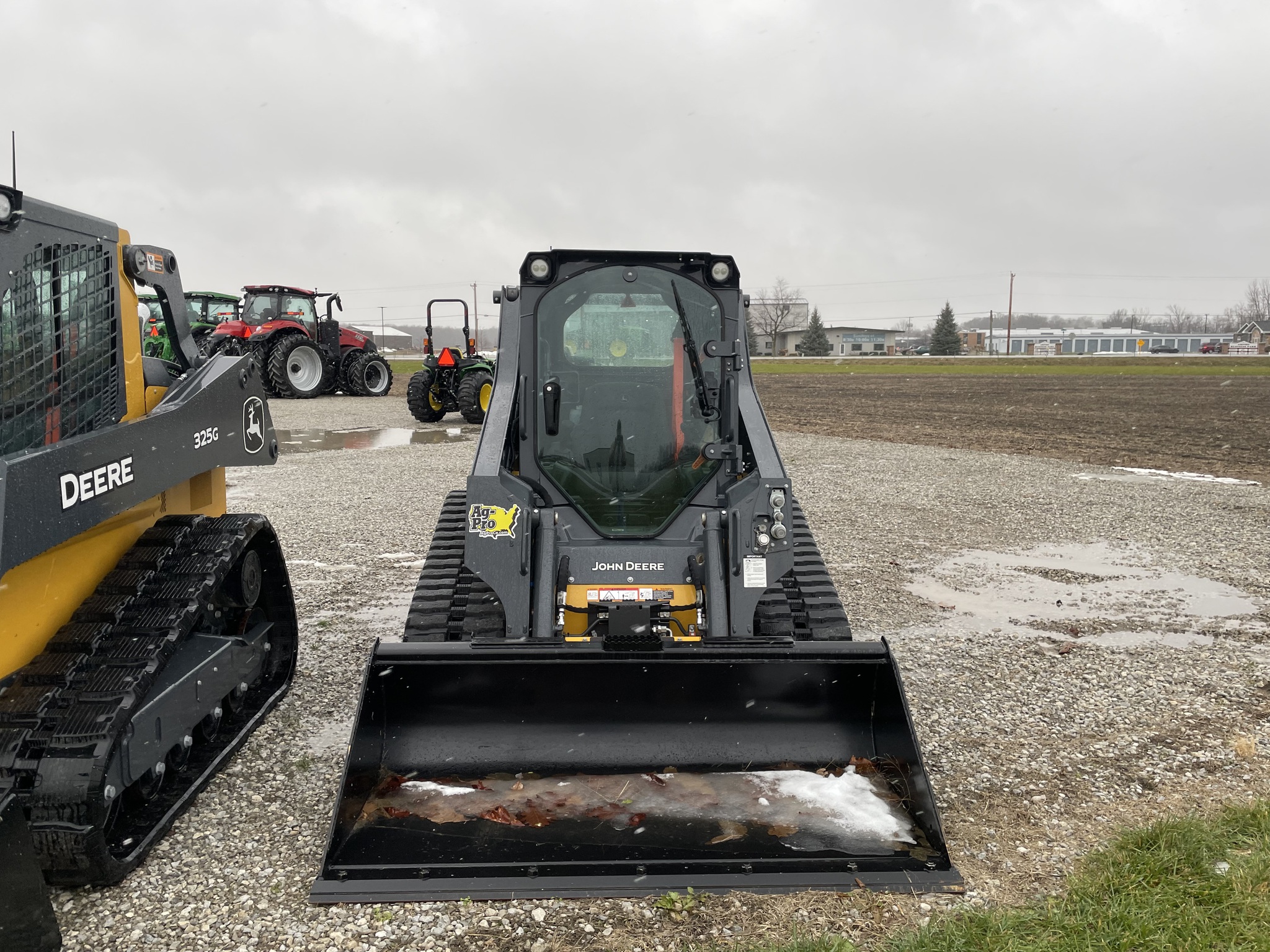 2025 John Deere 317G Image 3