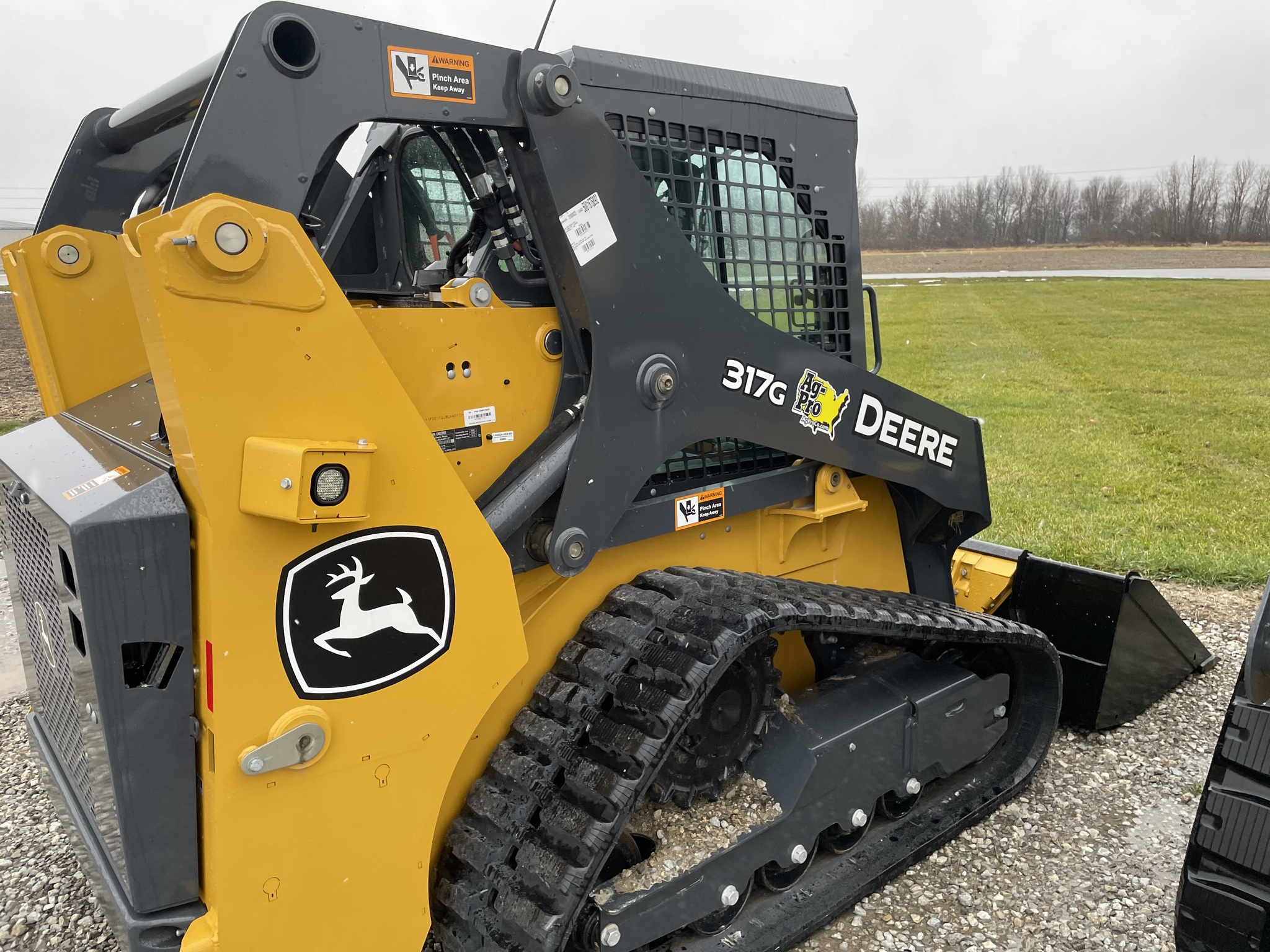 2025 John Deere 317G Image 5