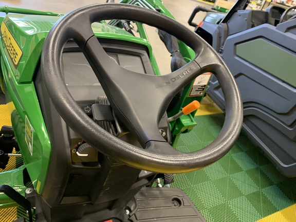 2025 John Deere 1025R Photo 5