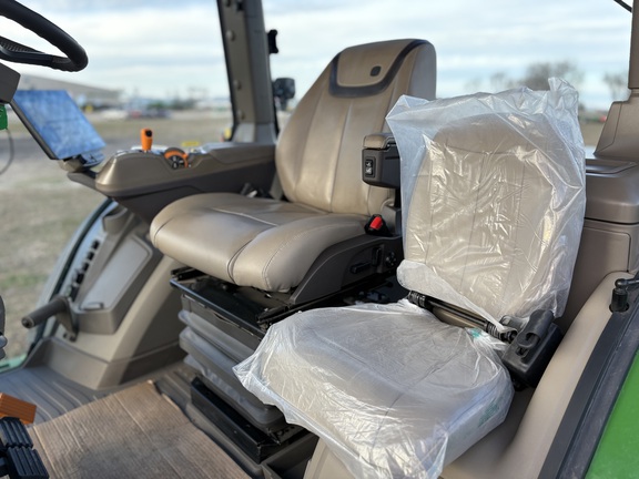 2025 John Deere 8R 410 - Photo12