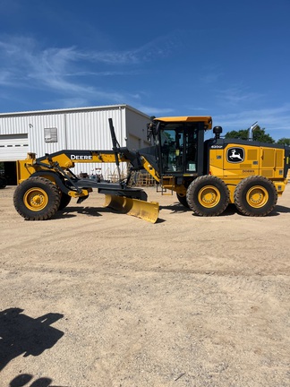 Photo of a 2024 John Deere 620G
