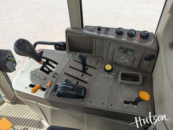 Photo of 2011 John Deere 6330