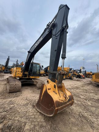 2019 John Deere 210G LC