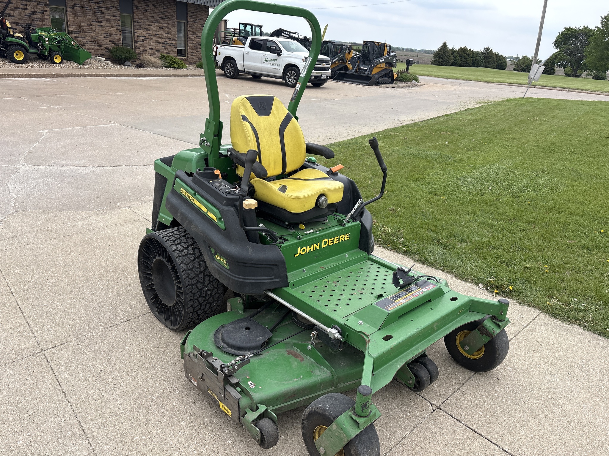  2022 John Deere Z997R at Heritage Tractor in Geneseo, IL