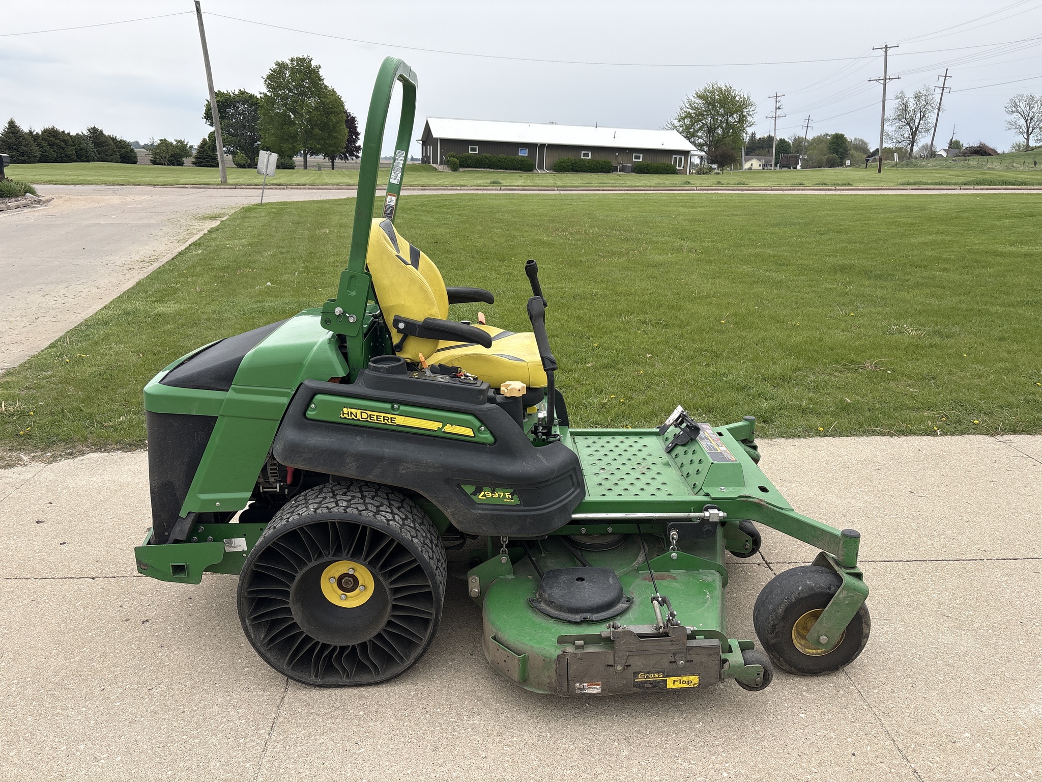  2022 John Deere Z997R at Heritage Tractor in Geneseo, IL
