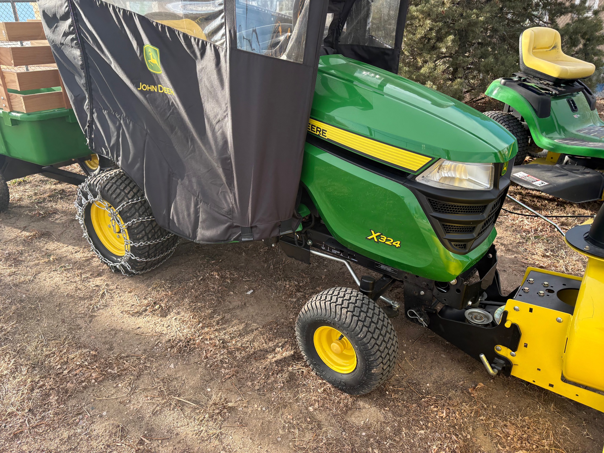 2014 John Deere X324 Image 5