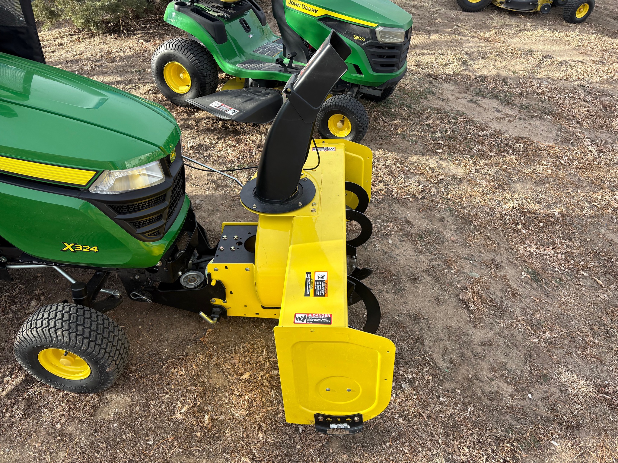 2014 John Deere X324 Image 7