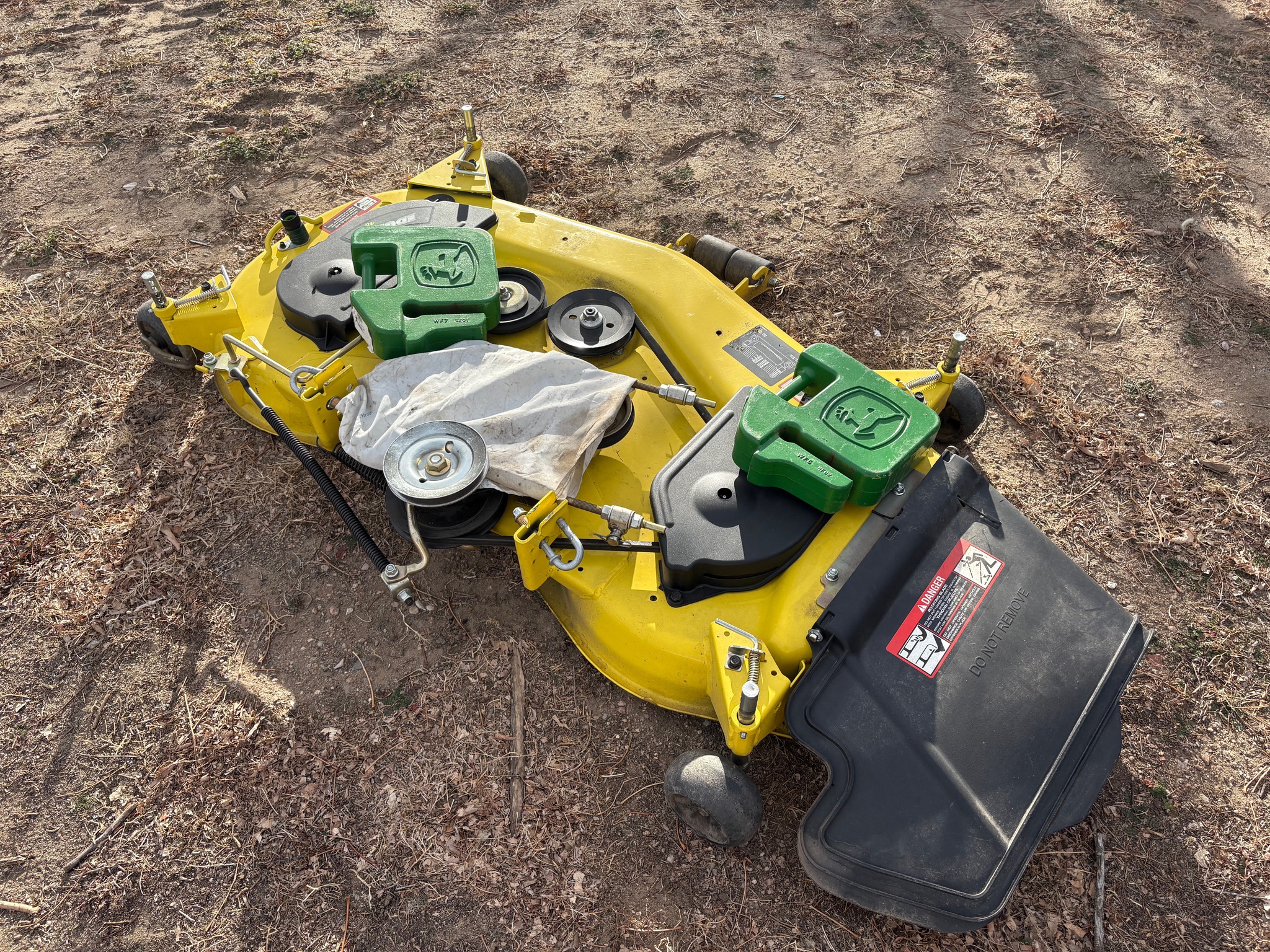 2014 John Deere X324 Image 16