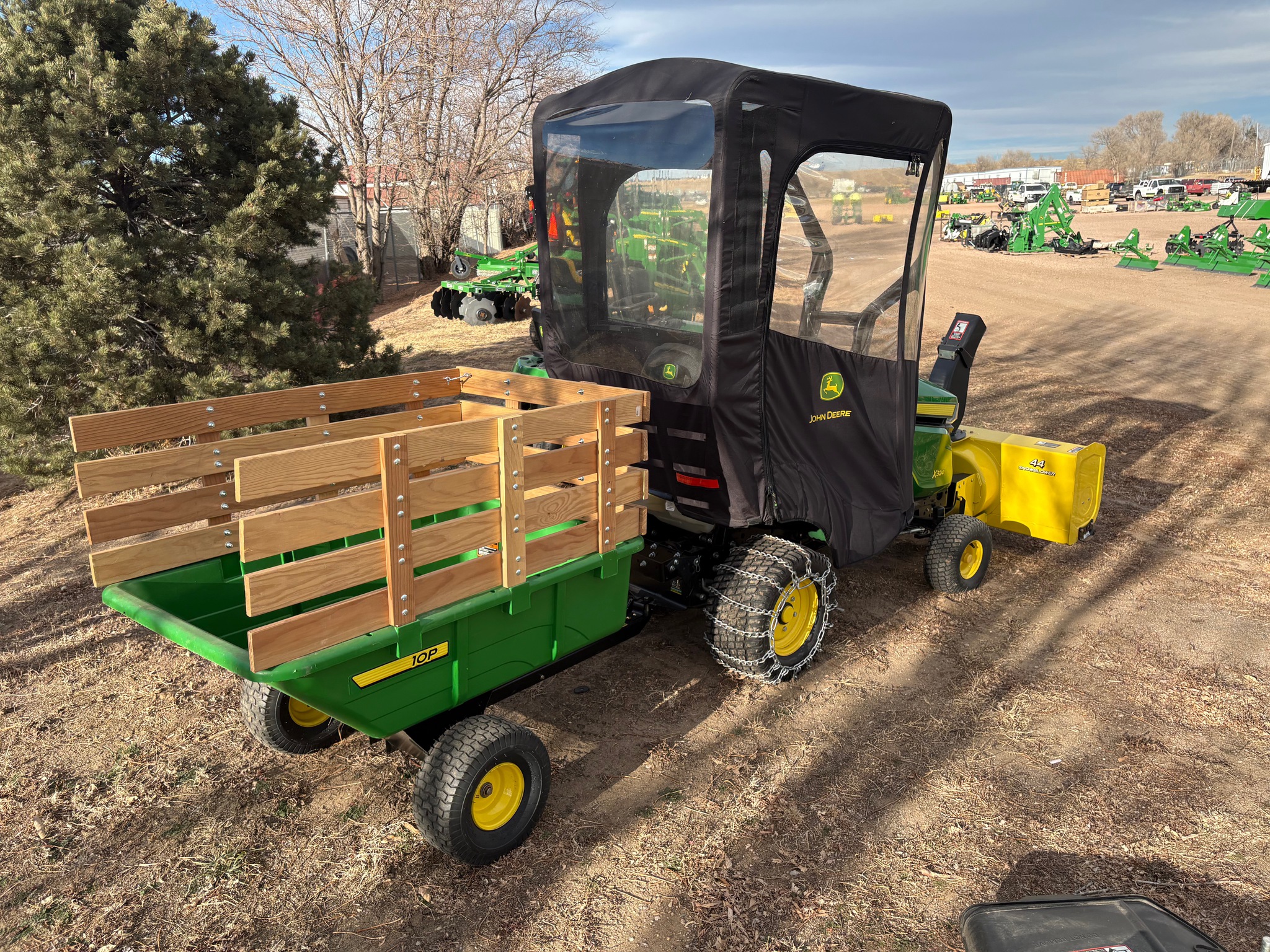 2014 John Deere X324 Image 2