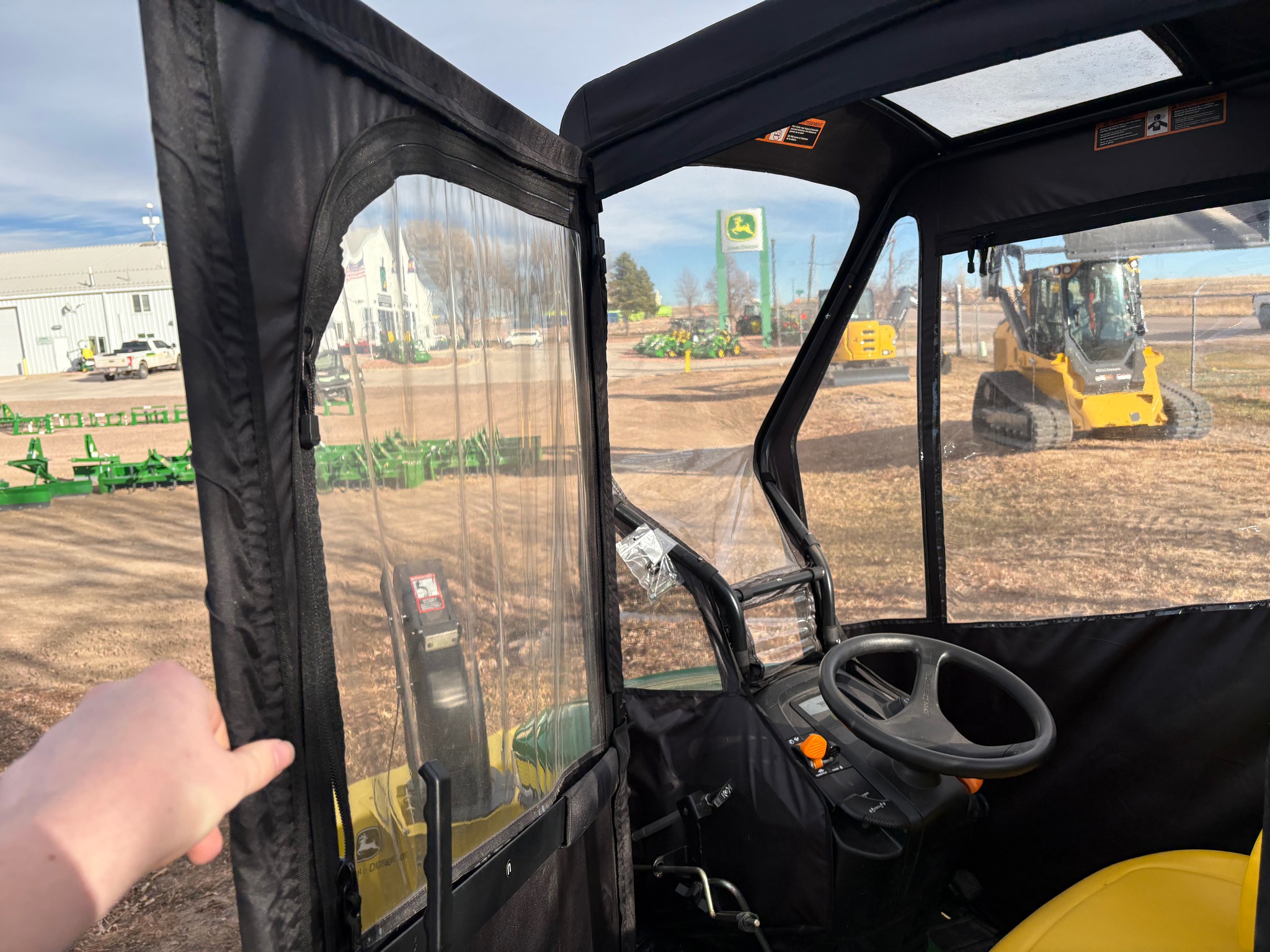 2014 John Deere X324 Image 8