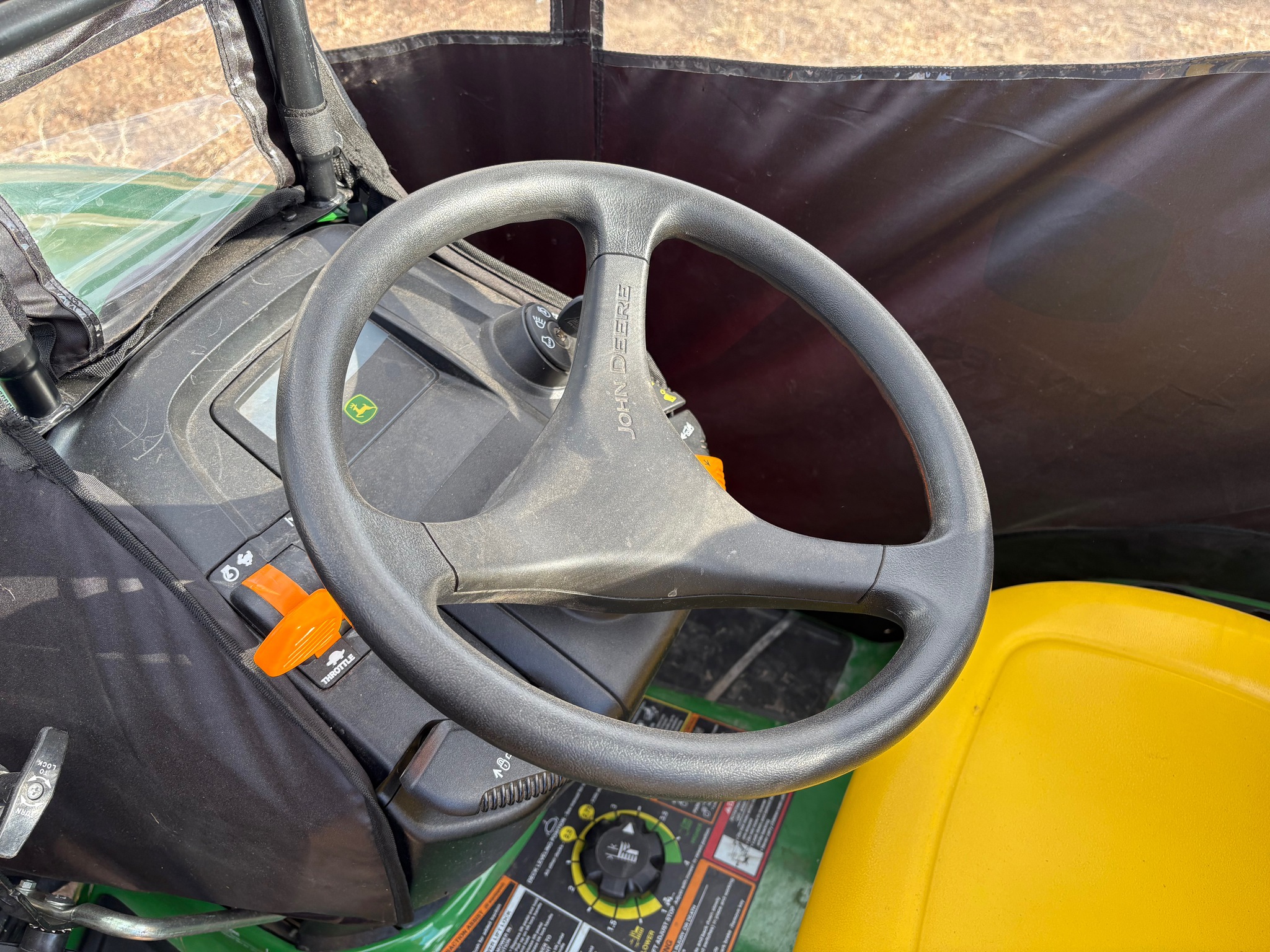 2014 John Deere X324 Image 12
