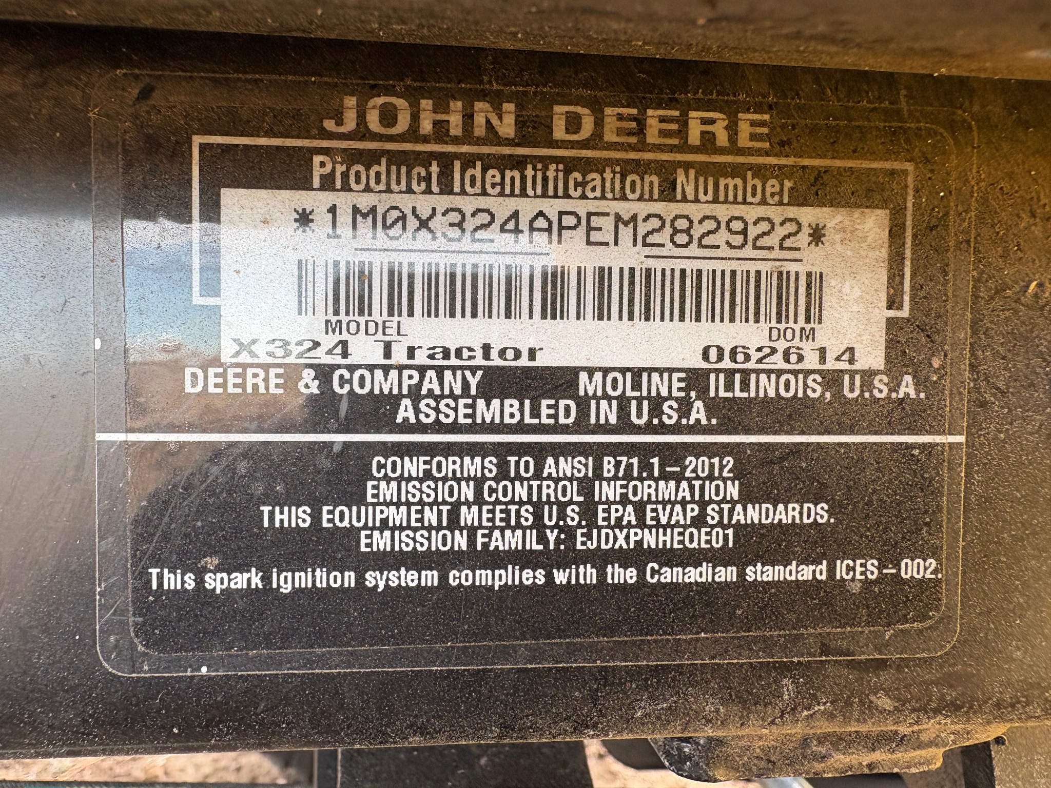 2014 John Deere X324 Image 18